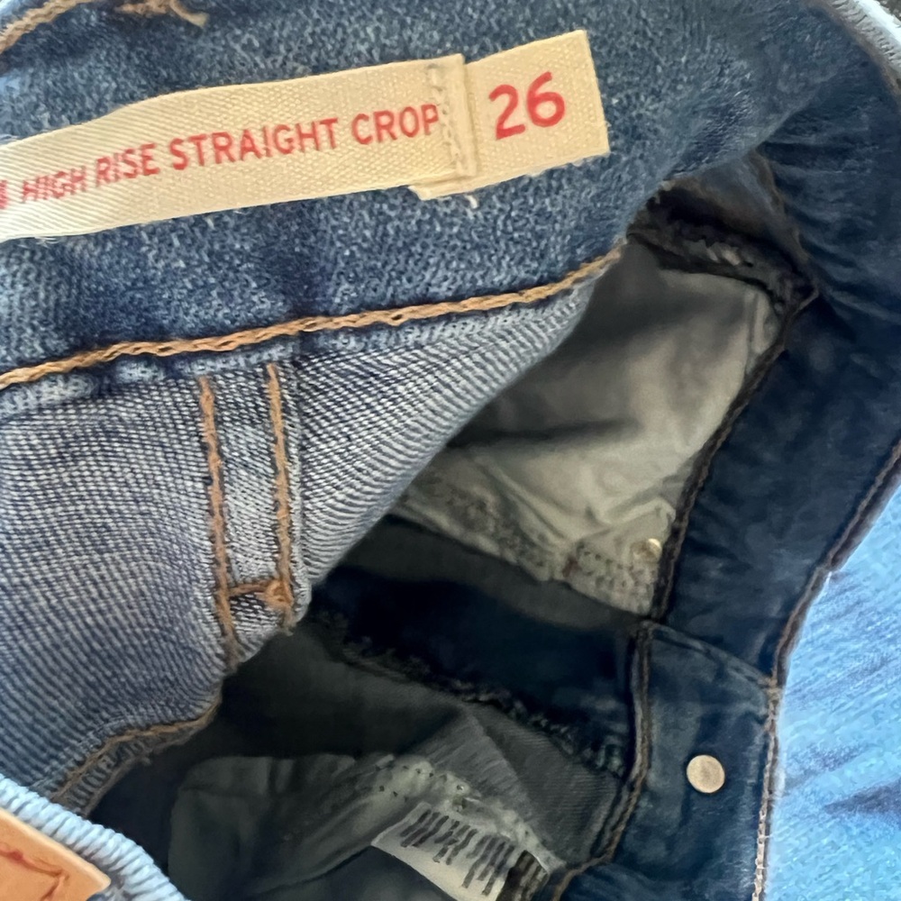 Levi's High Rise Blue Jeans with Straight Leg - Picture 4 of 4